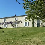 Hébergement de vacances Grande Maison Rénovée, Piscine, 4 Chambres, Vaste Terrain, Près Piste Cyclable Et Pêche, Wi-fi Inclus - Fr-1-426-408 Fontenay-le-Comte