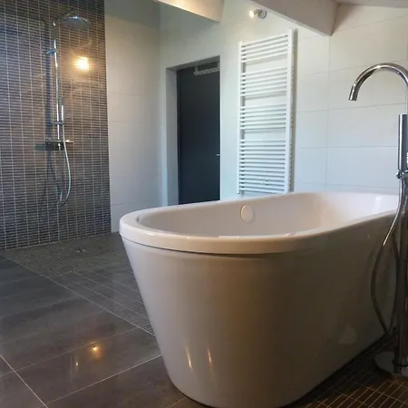 Grande Maison Renovee, Piscine, 4 Chambres, Vaste Terrain, Pres Piste Cyclable Et Peche, Wi-fi Inclus - Fr-1-426-408 Fontenay-le-Comte