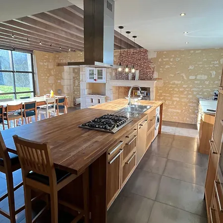 Grande Maison Renovee, Piscine, 4 Chambres, Vaste Terrain, Pres Piste Cyclable Et Peche, Wi-fi Inclus Fontenay-le-Comte