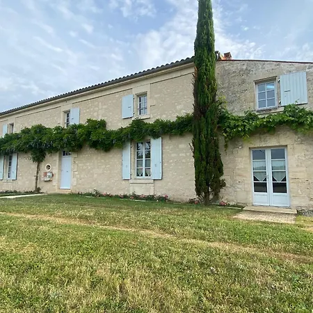 Grande Maison Renovee, Piscine, 4 Chambres, Vaste Terrain, Pres Piste Cyclable Et Peche, Wi-fi Inclus * Fontenay-le-Comte