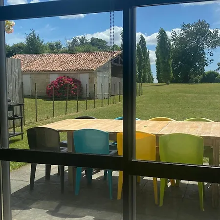 Grande Maison Renovee, Piscine, 4 Chambres, Vaste Terrain, Pres Piste Cyclable Et Peche, Wi-fi Inclus