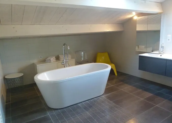 Grande Maison Renovee, Piscine, 4 Chambres, Vaste Terrain, Pres Piste Cyclable Et Peche, Wi-fi Inclus - Fr-1-426-408